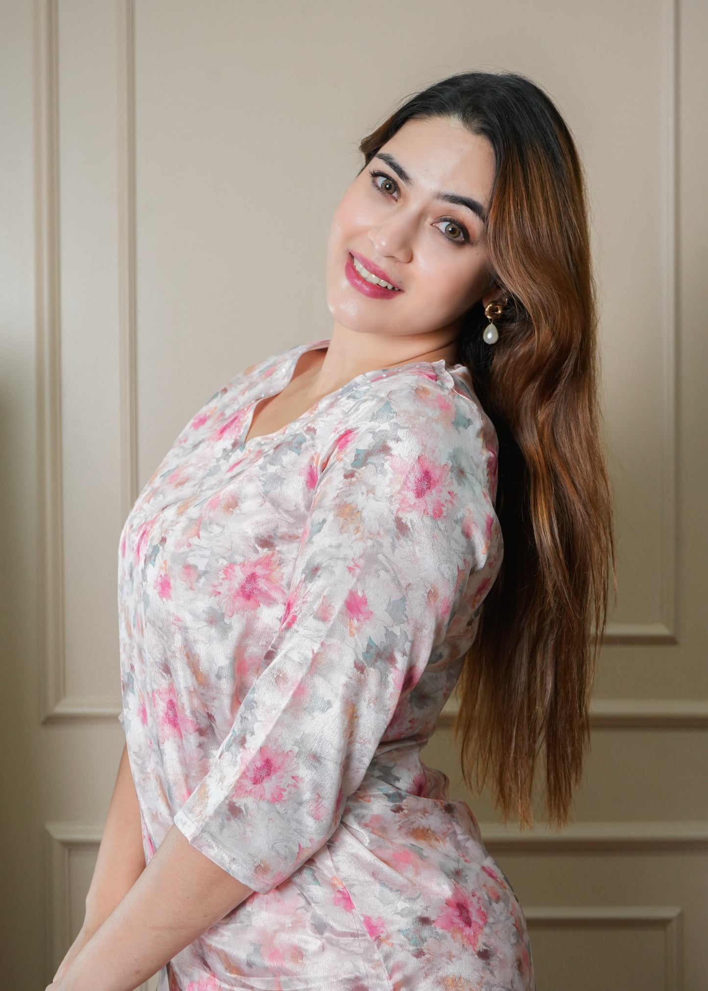 White with Pink , Peach and Grey Floral Chinon Kurti Set with Pants – Office & College Wear